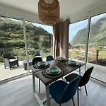 Апартаменты The Valley House *